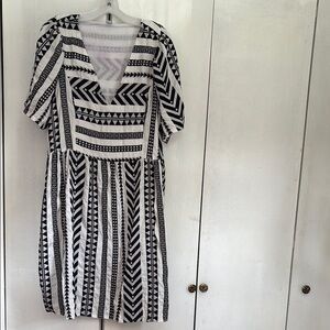 Old Navy Black and White Dolman Sleeve Midi Sundress